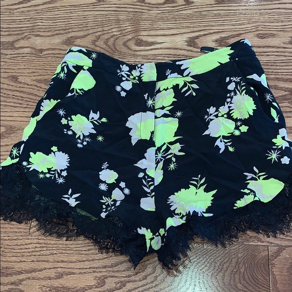 Fun floral shorts! From top shop - Picture 1 of 2